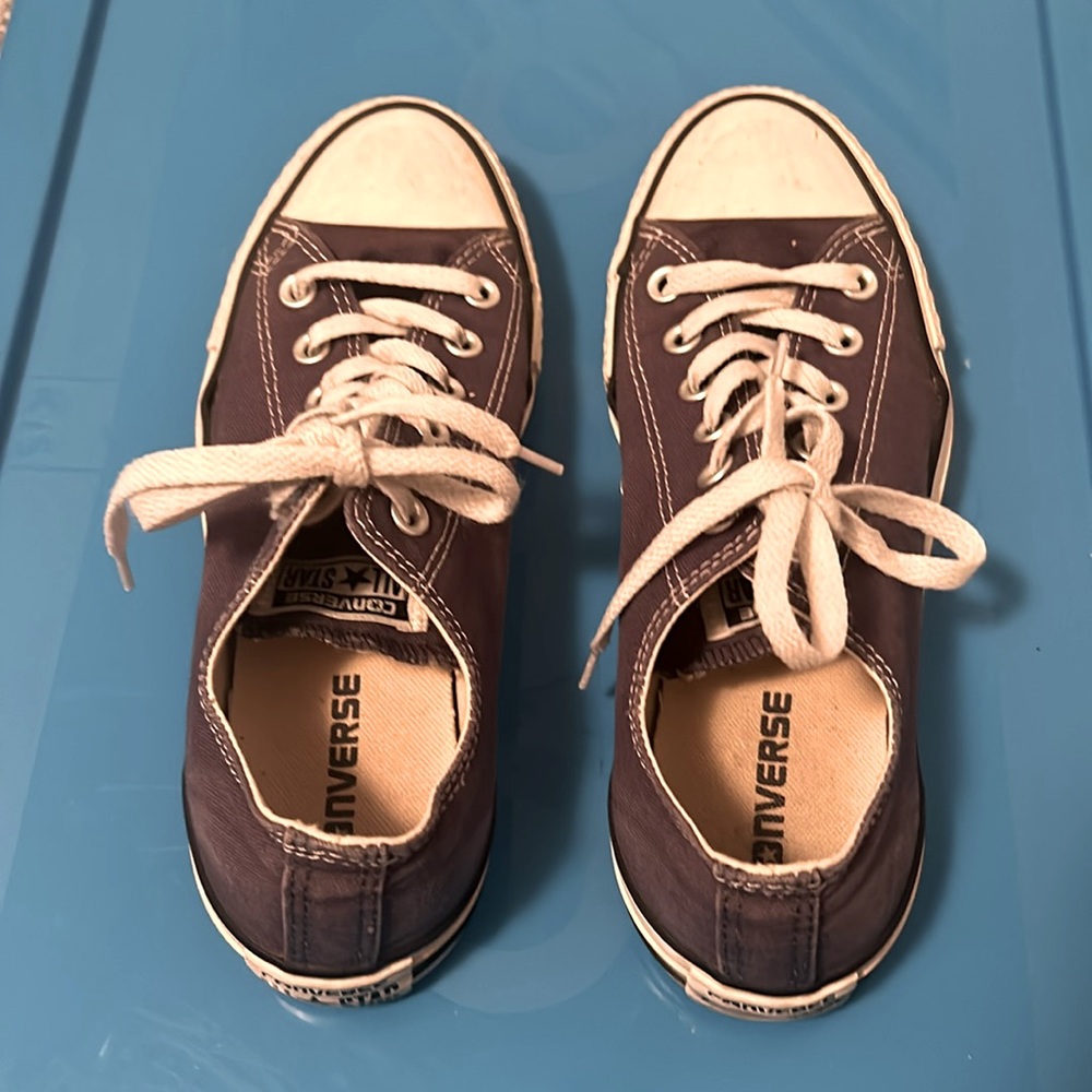 Navy Converse Chuck Taylor low cut lace up sneakers size Women’s 8